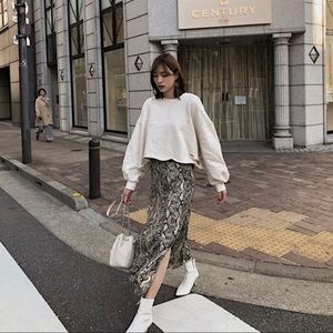 Ripped sweatshirt crop